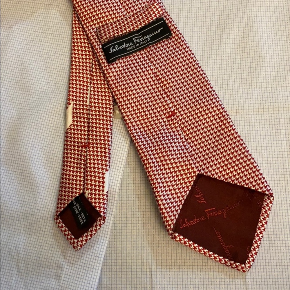 Ferragamo 100% silk tie for men